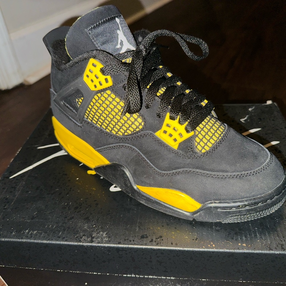 Jordan 4 Retro Thunder